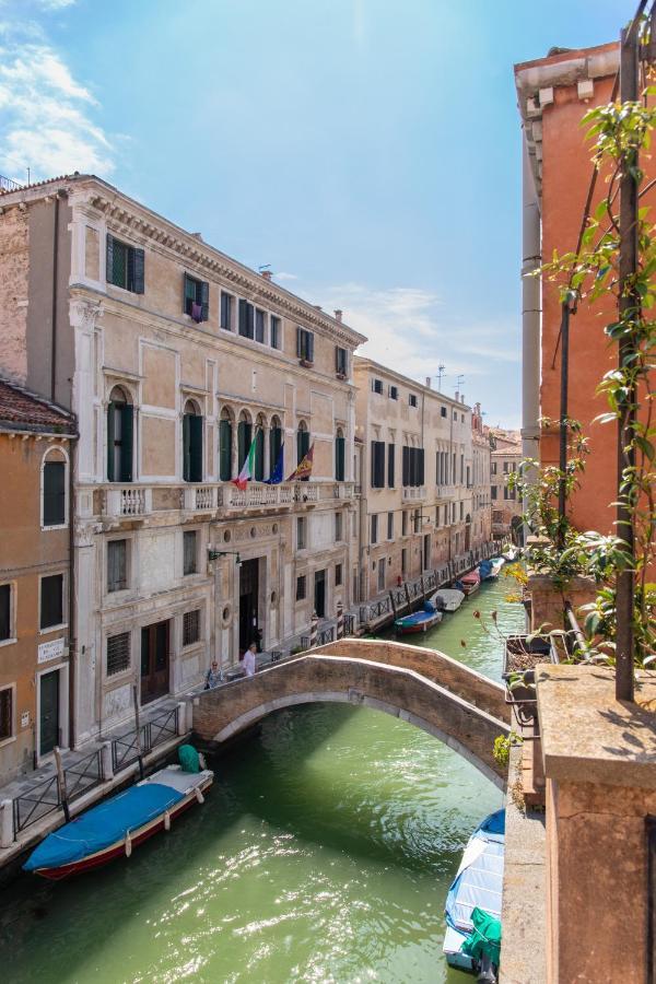 Suite con terraza y vistas al canal