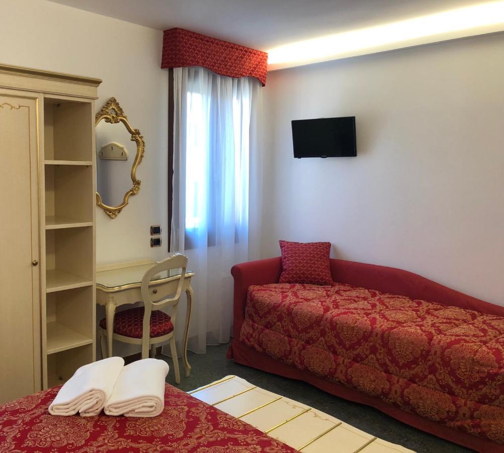 Triple Room,1113409629:JPEG