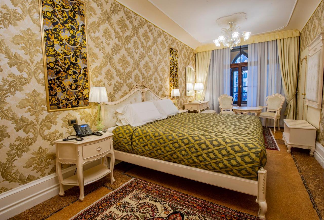 Junior Suite mit Blick auf den Canal Grande