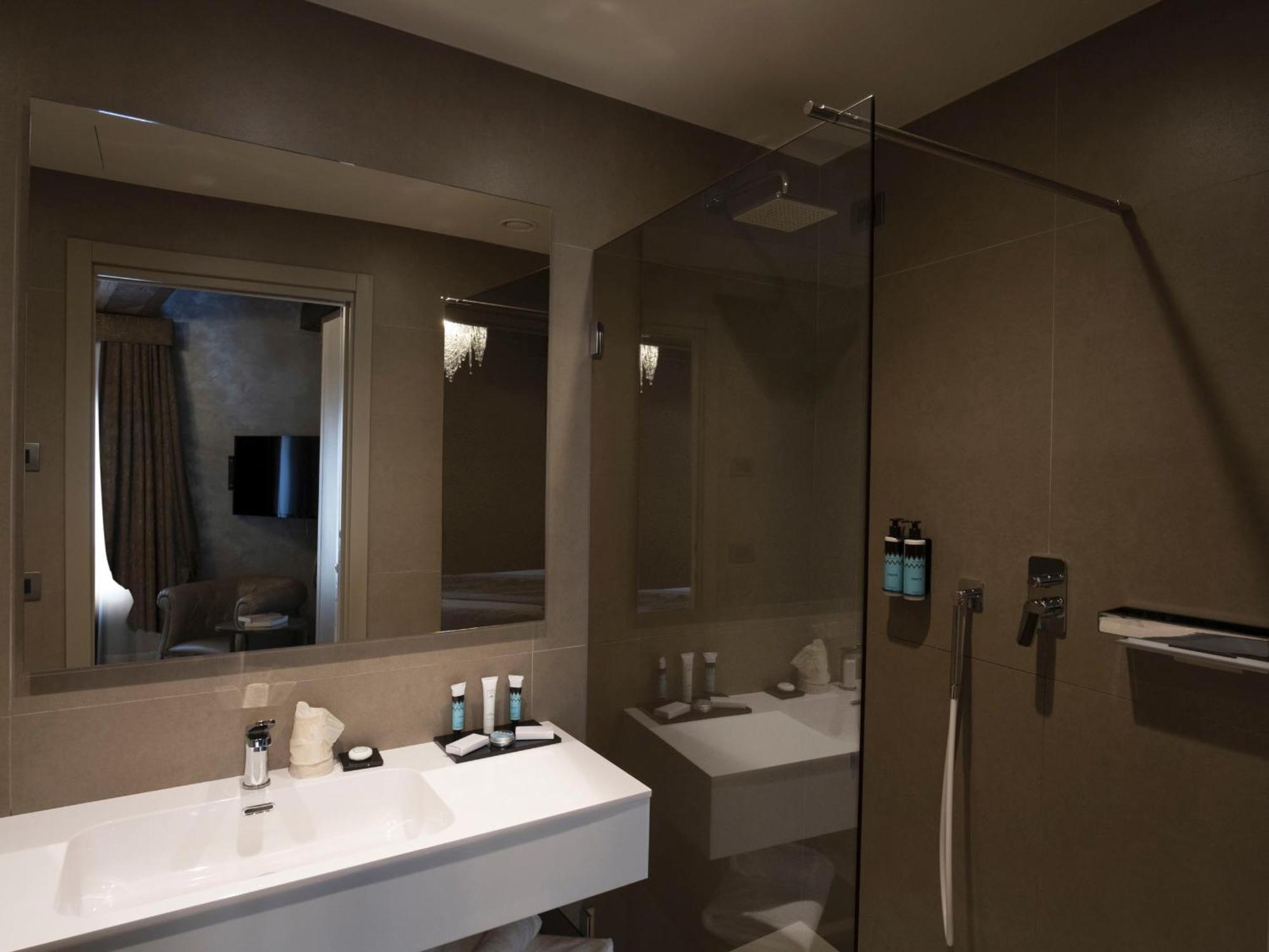 Romantic Junior Suite,1631609900:JPEG