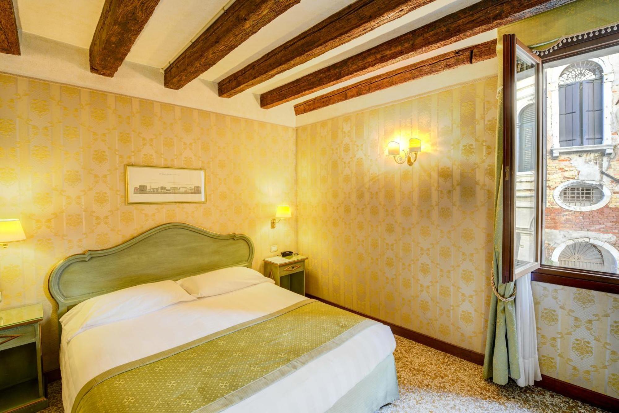 Double or Twin Room Canal View