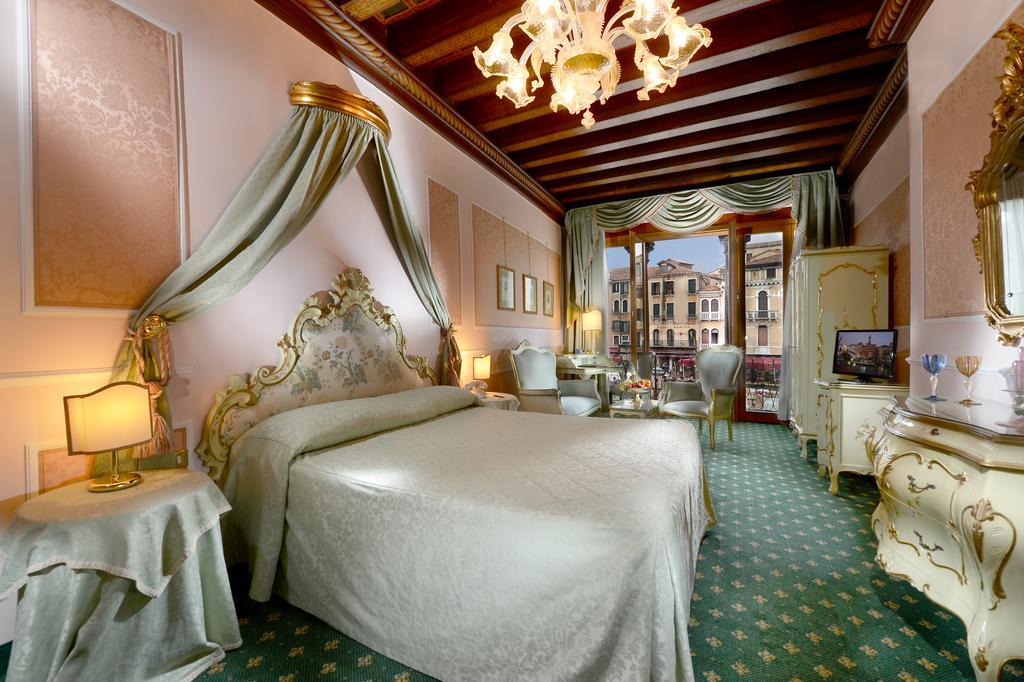 Suite Junior con balcón y vistas al Gran Canal - No fumadores