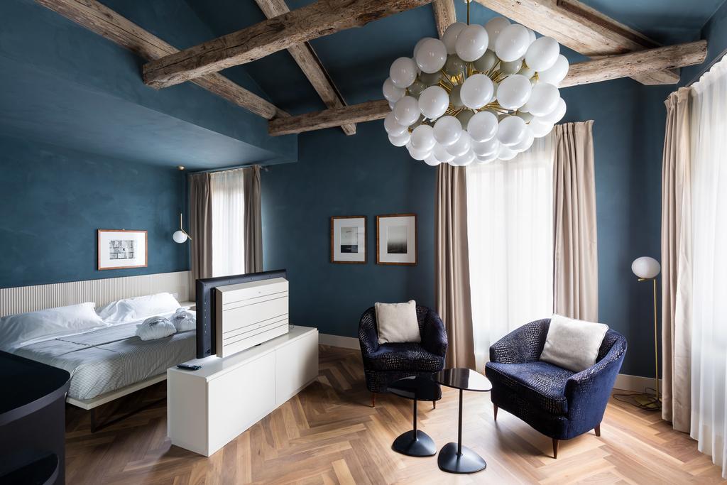 Suite con cama extragrande, vistas al canal y spa