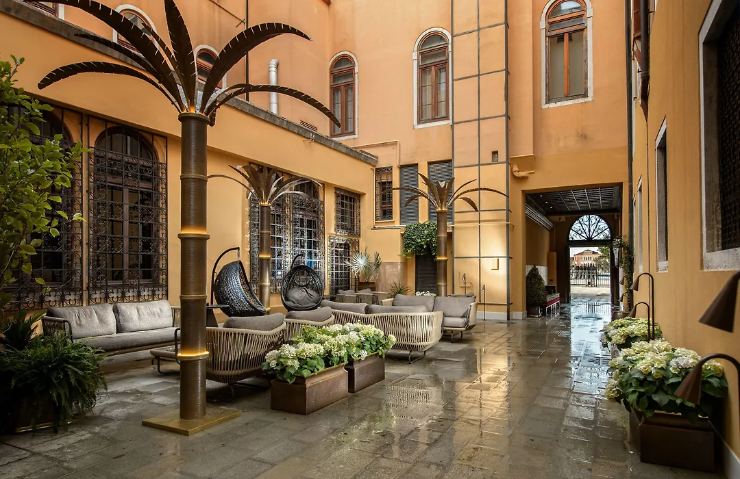 Palazzo Veneziano - Venice Collection-1